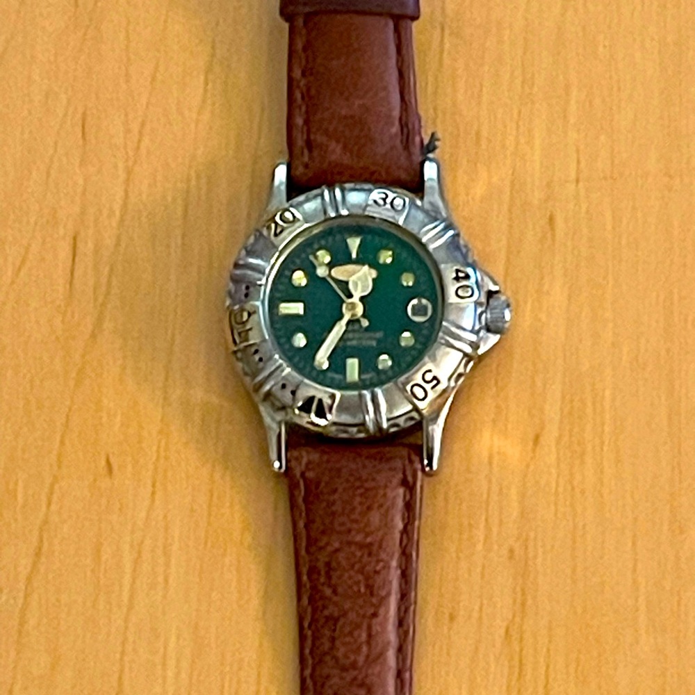 NWOT - GUESS WOMAN’S WATCH